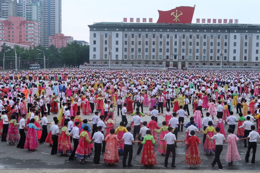 A mass dance taking place on Kim Il Sung Square