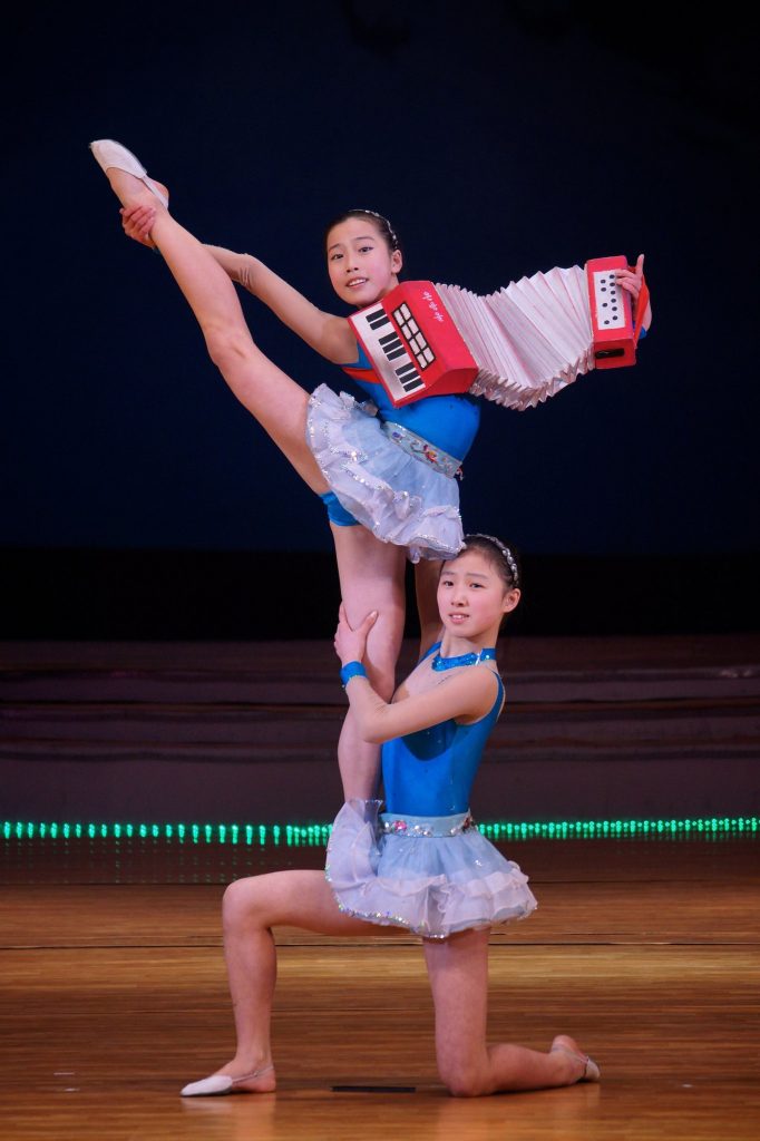 North Korean performing children at the Mangyongdae School Children's Palace