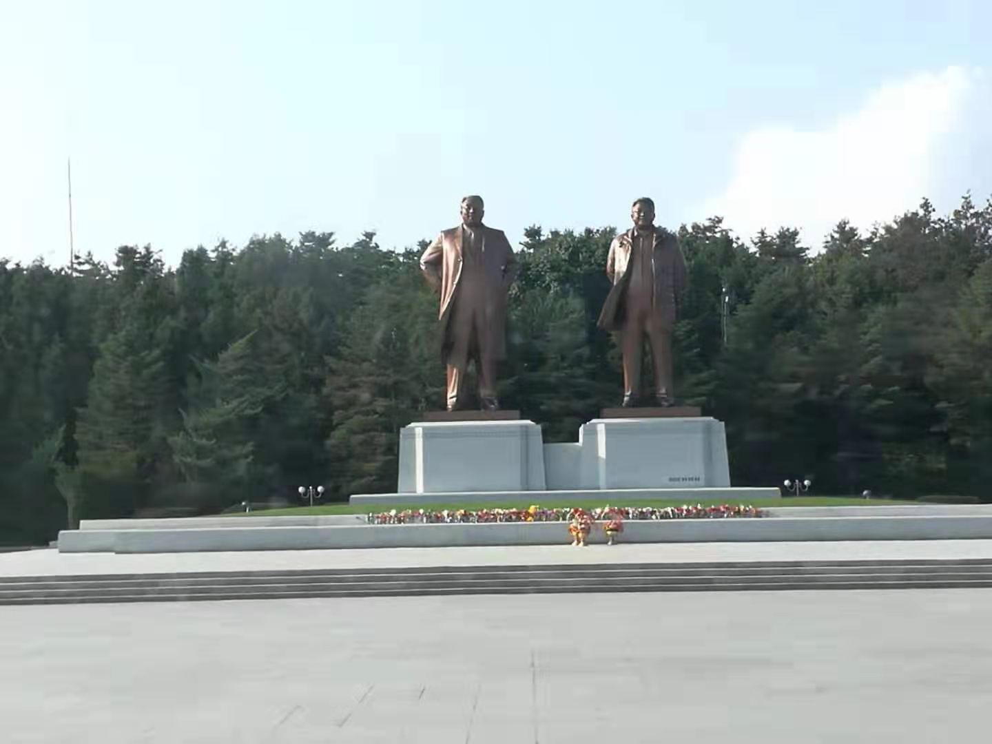 Statues of the leaders sighted during our Pyongyang Korean Language Study Tour