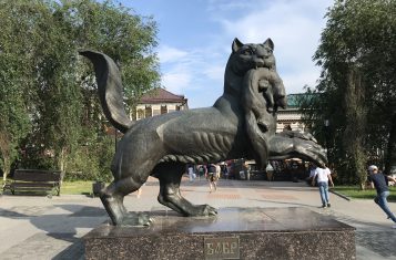 Irkutsk's "Babr" statue.
