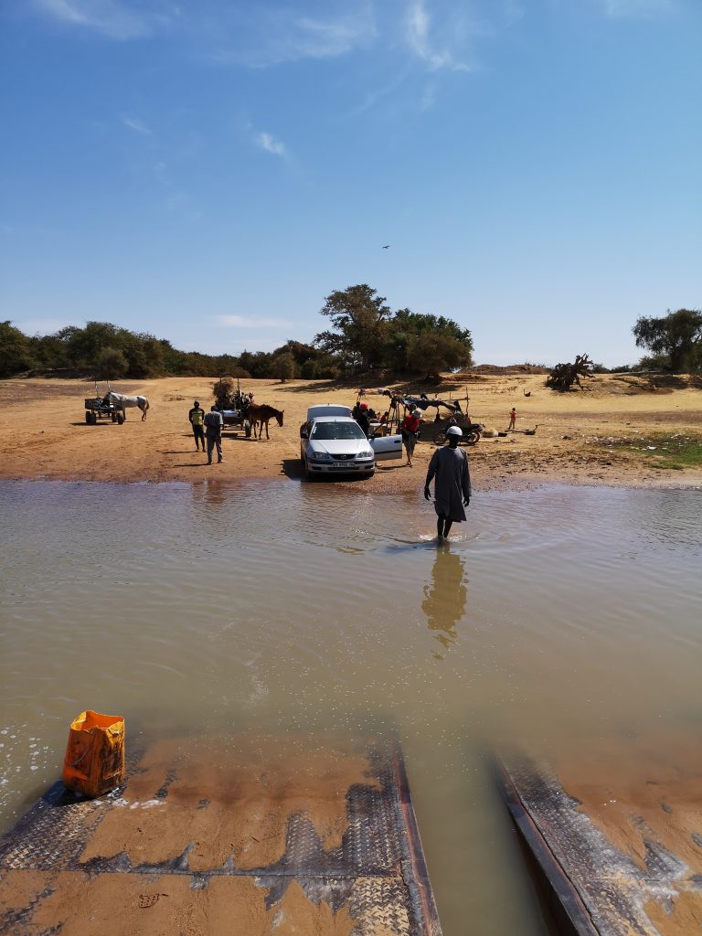 Leaving the bank heading to Djenne of the Bami River, heading to Djenne