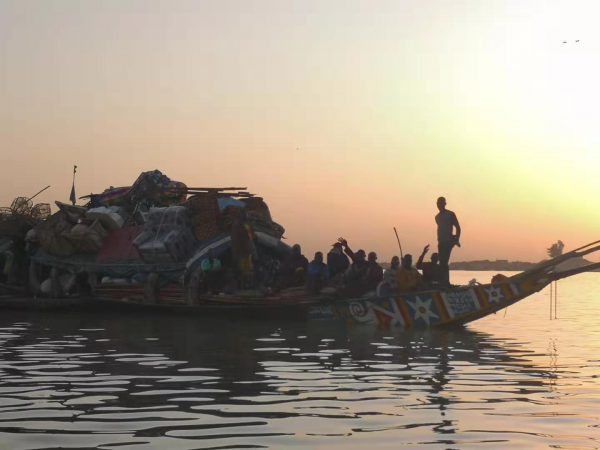 A pinasse heading to Timbuktu on the Bani River