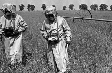 Men working at Chernobyl to remove the radiation