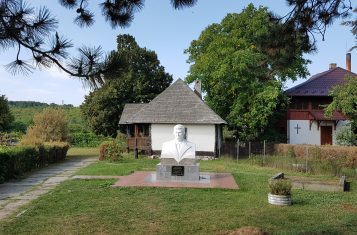 A massive bust of Ceauscescu by his birthplace