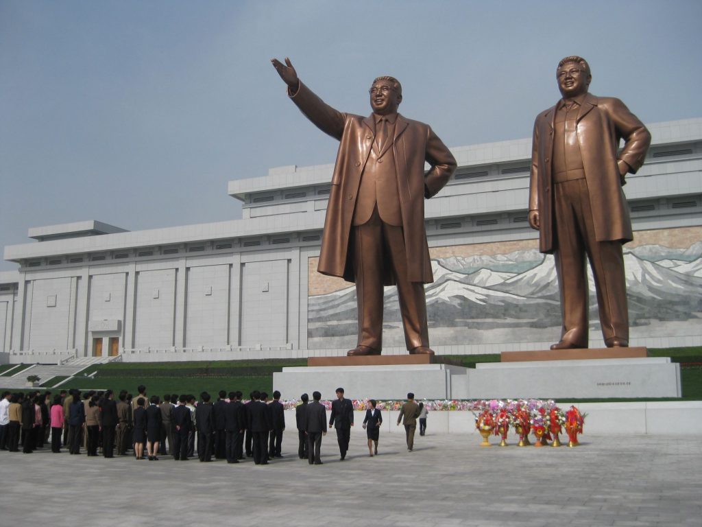 Original statue Kim Jong Il