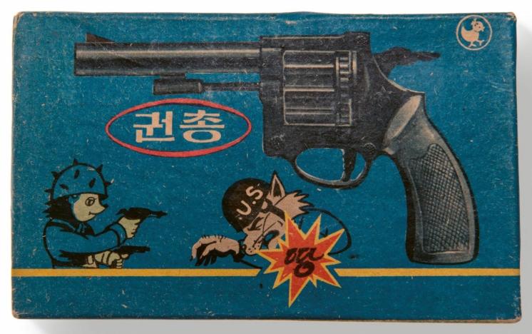 Gun toy from Squirrel and Hedgehog, featuring US wolf