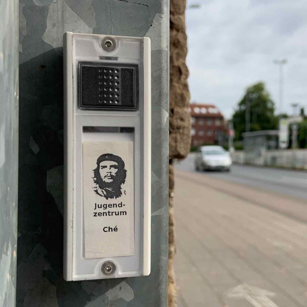 Doorbell for Che Guevara