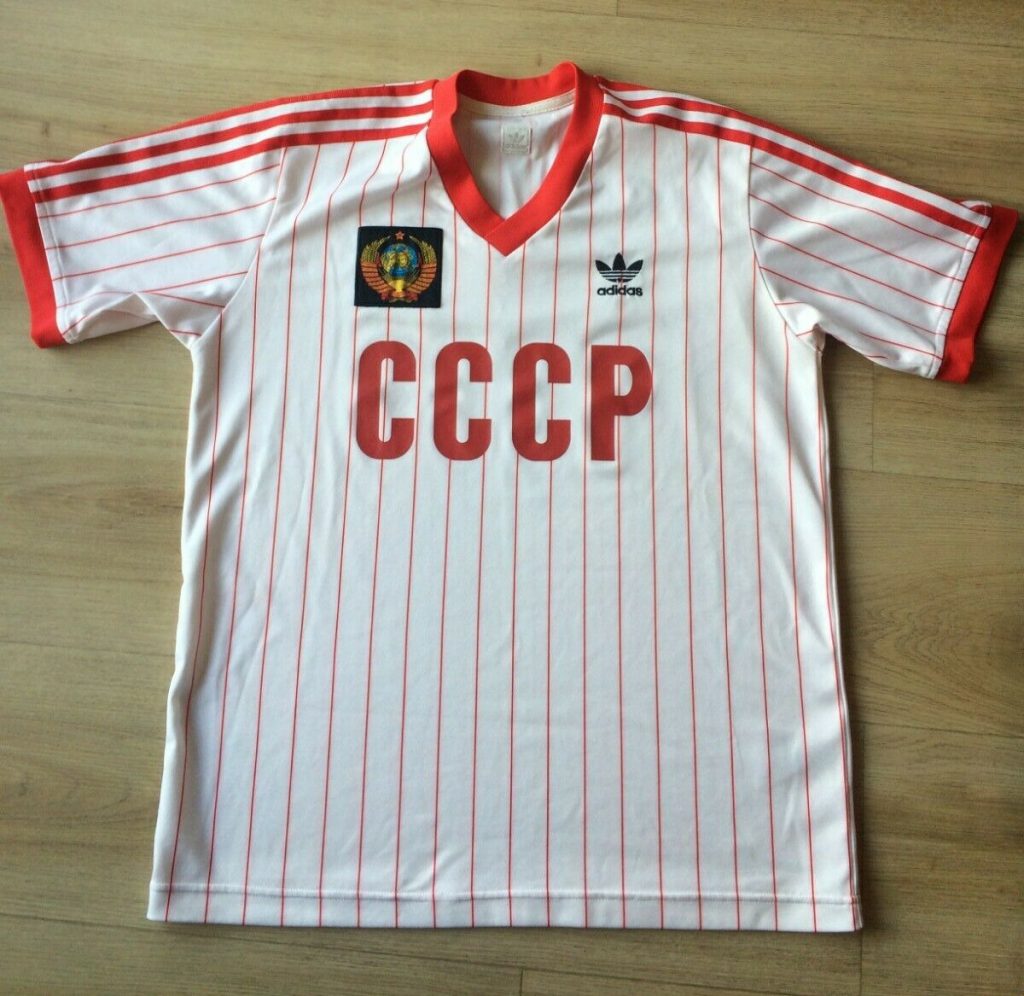 Rechazado Rafflesia Arnoldi Fondo verde Top 5 Soviet Union Football Shirts — Young Pioneer Tours