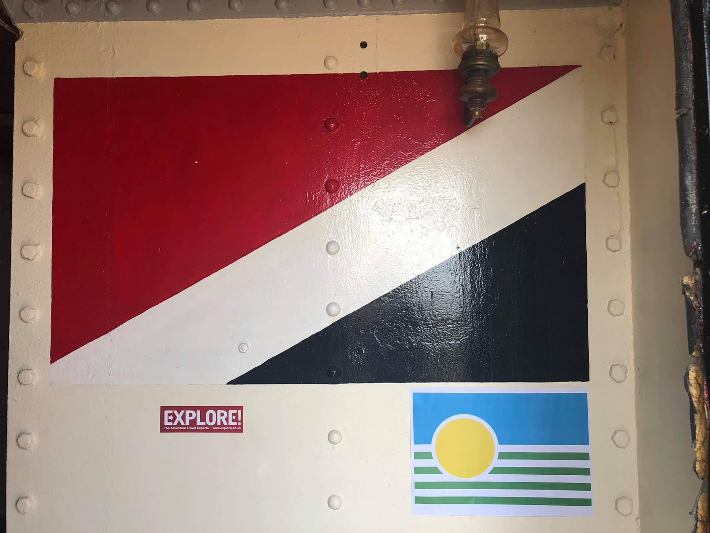 Flag of Sealand — Young Pioneer Tours