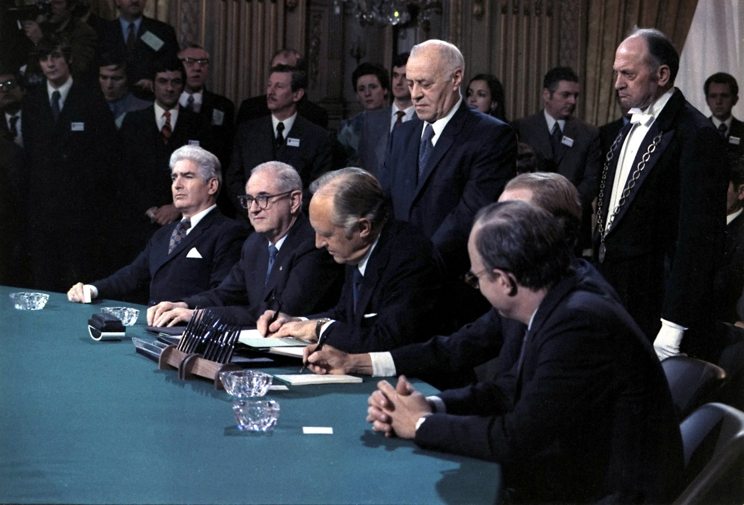 Paris peace accords signing