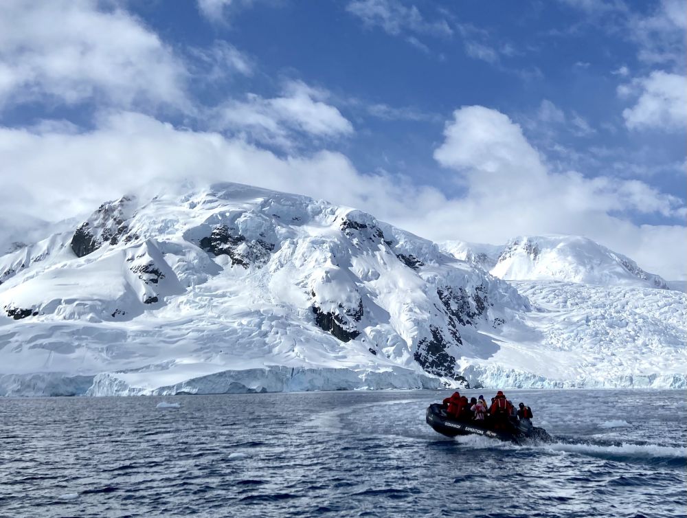 Antarctica tour zodiac cruise