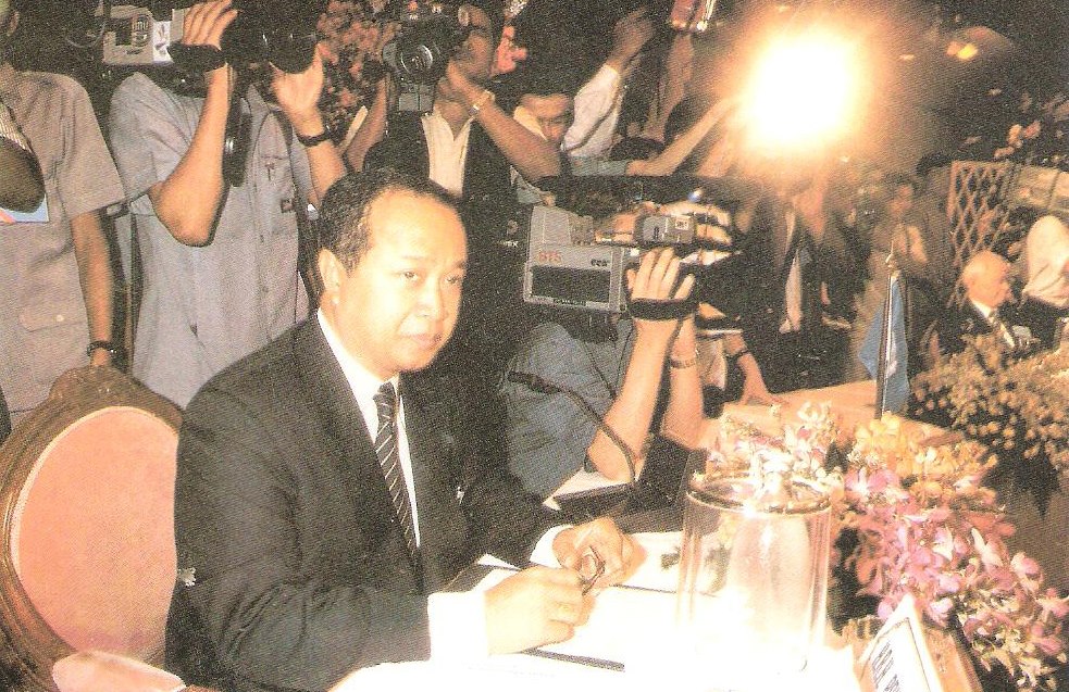 Norodom Ranariddh hosting a 1993 press conference