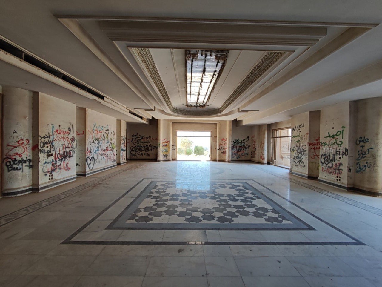 Casn you visit Saddam Husseins Palaces in 2023?