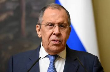 Lavrov Urges Russian Tourists to Visit North Korea
