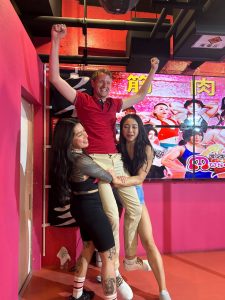 Muscle Girls Bar Tokyo — Young Pioneer Tours