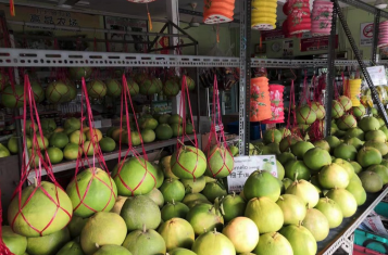 Pomelo on Market