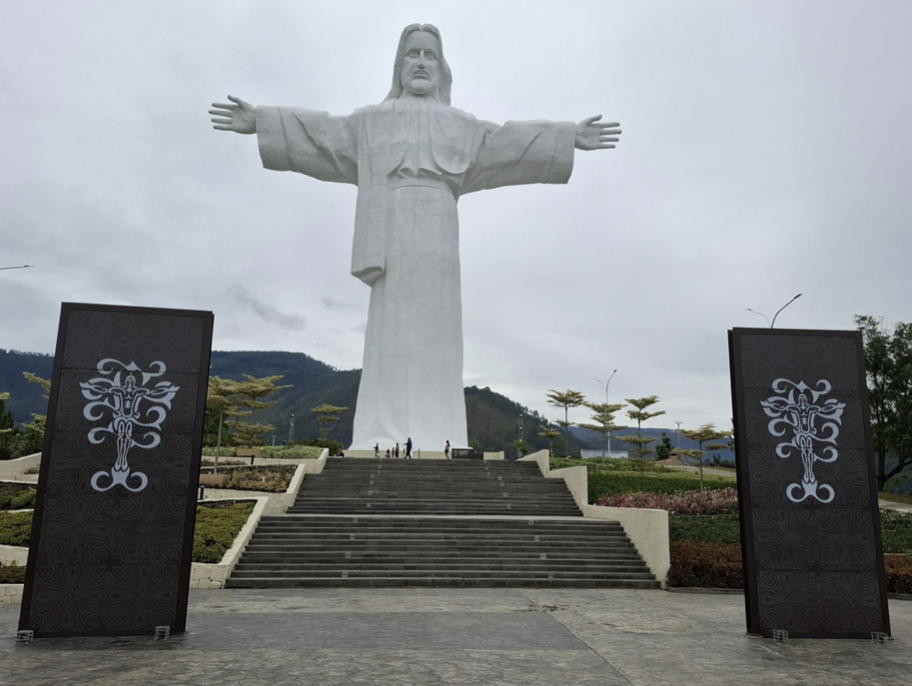 Jesus the Saviour – tallest Jesus statue in the World (61m/200ft)